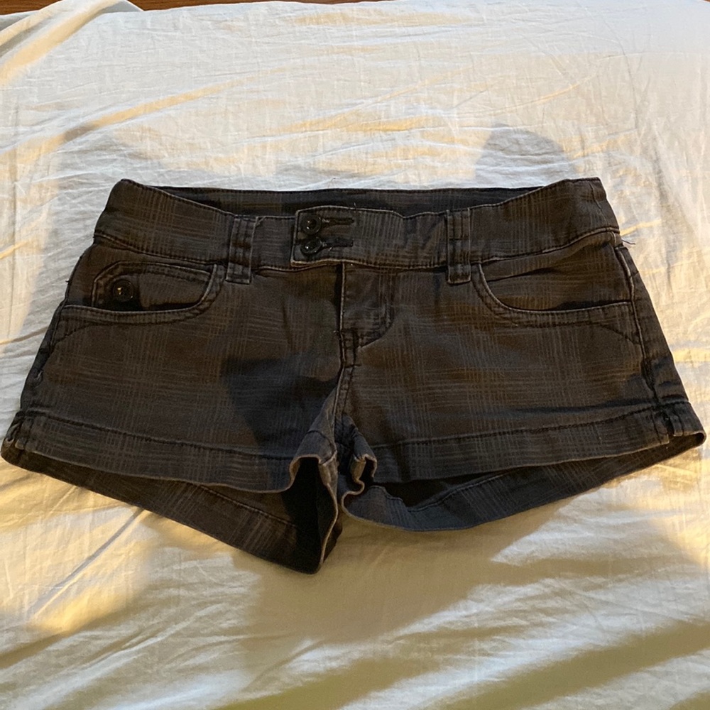 YMI | Hot Short